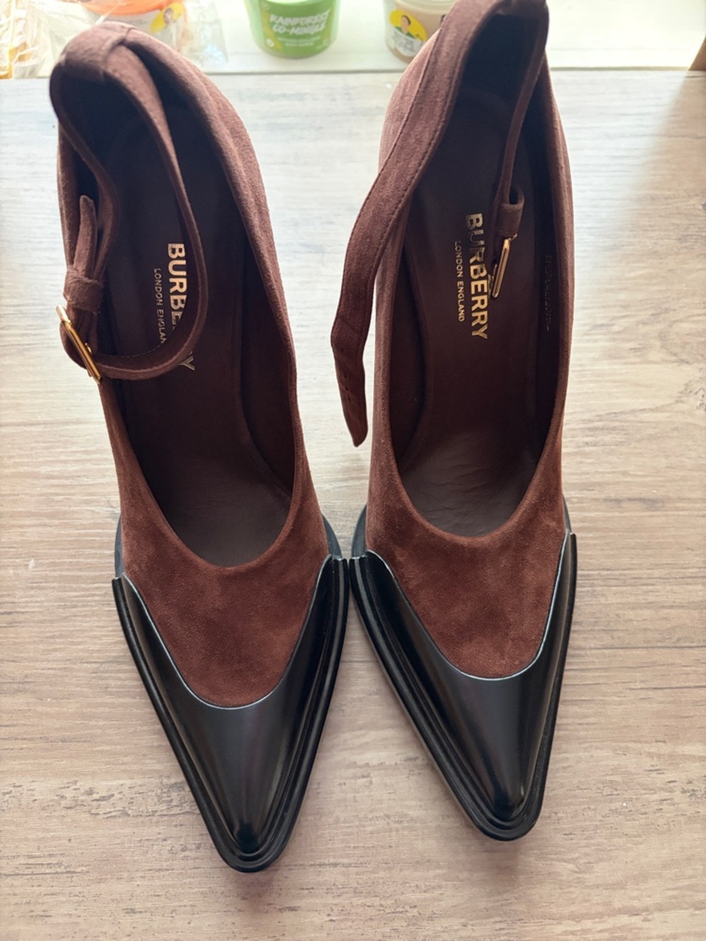 NWT Burberry Evan Brown Suede Pumps with Black Cap Toe - Picture 2 of 16